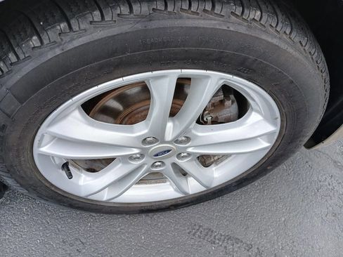 Used 2018 Ford Fusion SE w/ Fusion SE Technology Package image 16