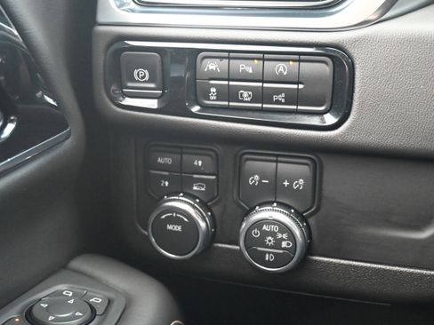 Used 2025 GMC Yukon Elevation w/ LPO, Floor Liner Package AWD/4WD image 31