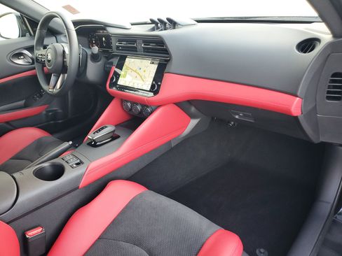 Certified 2024 Nissan Z Performance w/ Floor Mat Package image 15