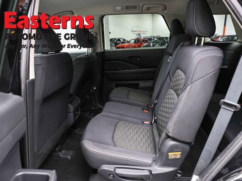 Used 2024 Nissan Pathfinder S AWD/4WD image 22