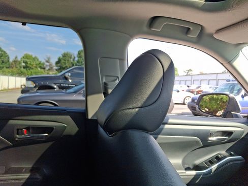 Used 2023 Toyota Highlander XLE image 13