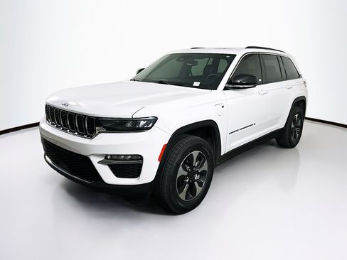 Used 2024 Jeep Grand Cherokee Limited 4xe AWD/4WD image 3