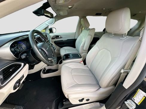 Used 2020 Chrysler Pacifica Touring-L Plus w/ Advanced Safetytec Group image 21
