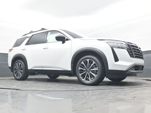 New 2026 Nissan Pathfinder Platinum FWD image 24