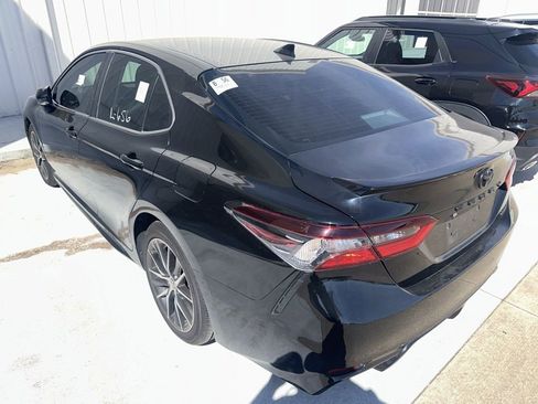 Used 2024 Toyota Camry SE image 2