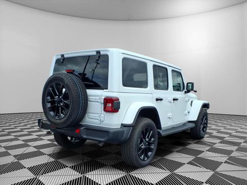 Used 2025 Jeep Wrangler Unlimited Sahara AWD/4WD image 28