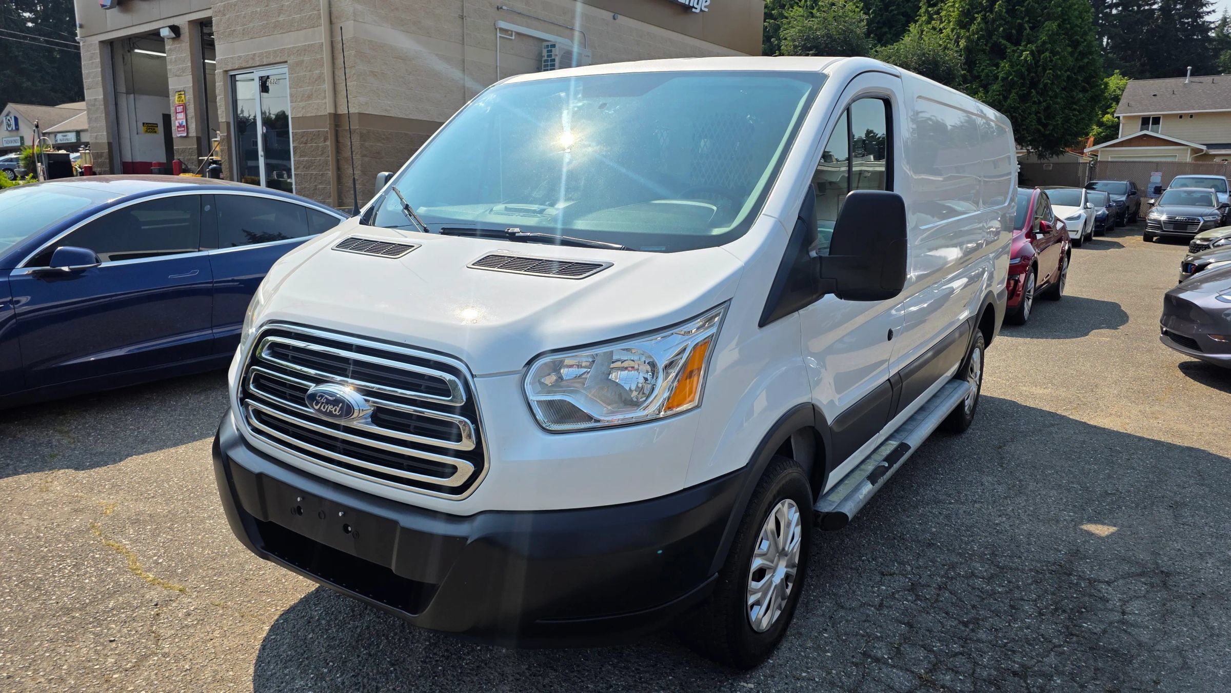Used 2015 Ford Transit 250 130 Low Roof w/ Exterior Upgrade Package RWD image 2