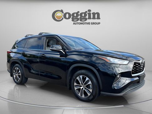 Used 2020 Toyota Highlander XLE image 7