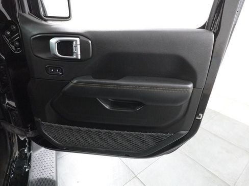 Used 2023 Jeep Wrangler Unlimited Sahara AWD/4WD image 33