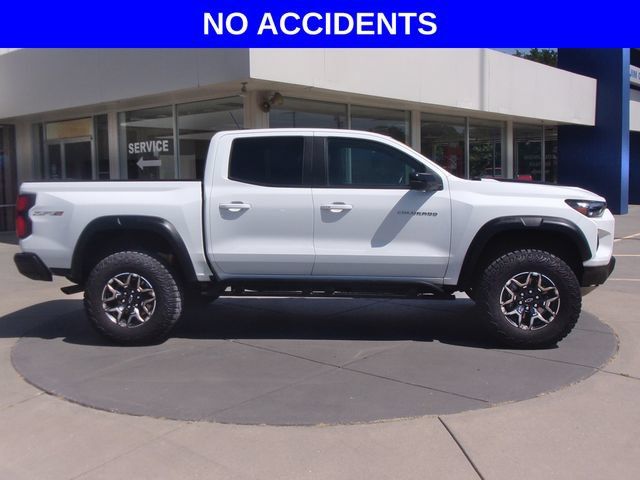 Used 2024 Chevrolet Colorado ZR2 w/ ZR2 Convenience Package III AWD/4WD image 2