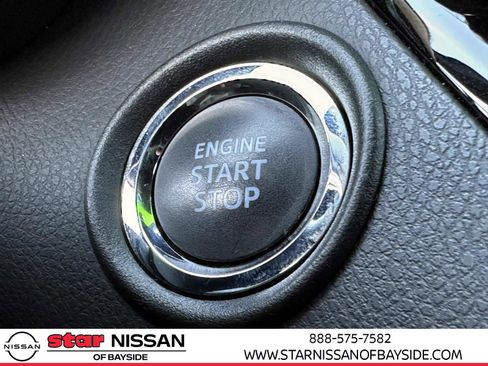 Used 2019 Toyota C-HR XLE image 9