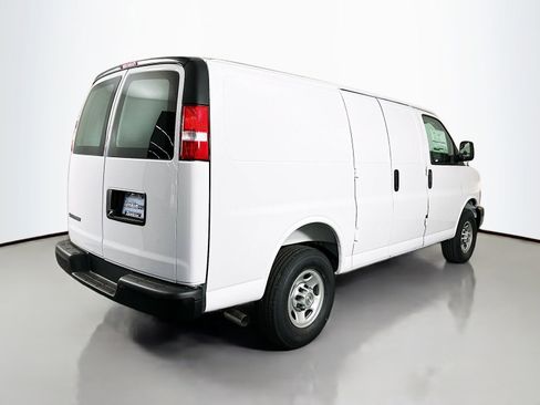 New 2026 Chevrolet Express 3500 RWD image 8