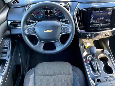 Used 2021 Chevrolet Traverse LS image 8