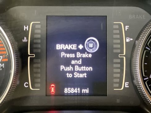 Used 2019 Jeep Cherokee Latitude Plus image 18