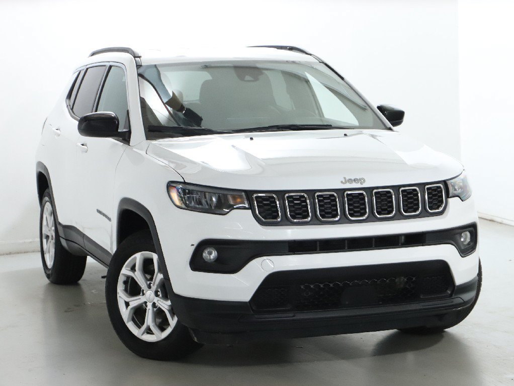 Used 2024 Jeep Compass Latitude AWD/4WD image 3