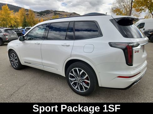 Used 2022 Cadillac XT6 Sport w/ Technology Package image 7
