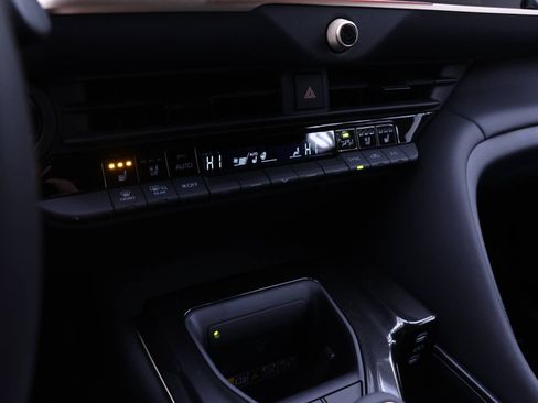 New 2025 Toyota Crown Signia Limited image 8