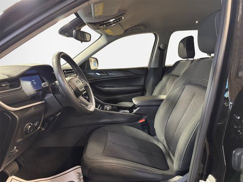 Used 2023 Jeep Grand Cherokee L Laredo image 12