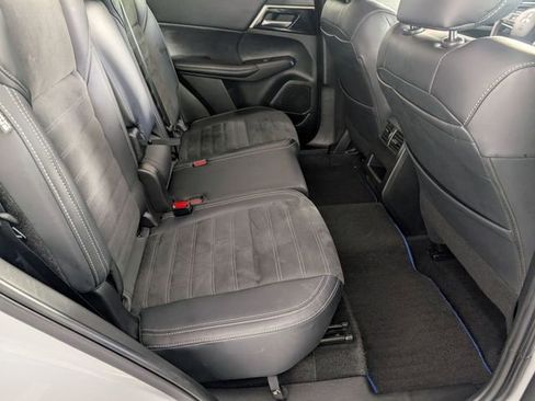 Used 2024 Mitsubishi Outlander SE AWD/4WD image 32
