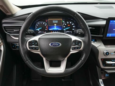 Certified 2023 Ford Explorer XLT w/ Equipment Group 202A AWD/4WD image 14