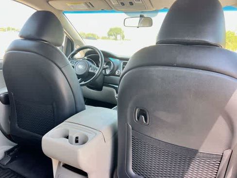 Used 2019 Kia Sedona EX FWD image 13