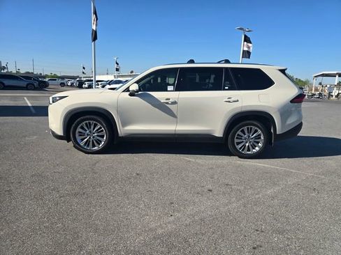 Used 2024 Toyota Grand Highlander XLE image 9