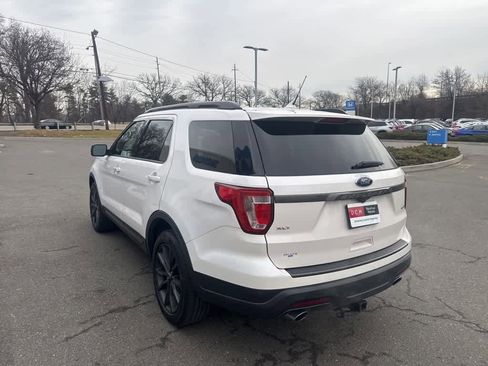 Used 2018 Ford Explorer XLT w/ Equipment Group 202A image 4