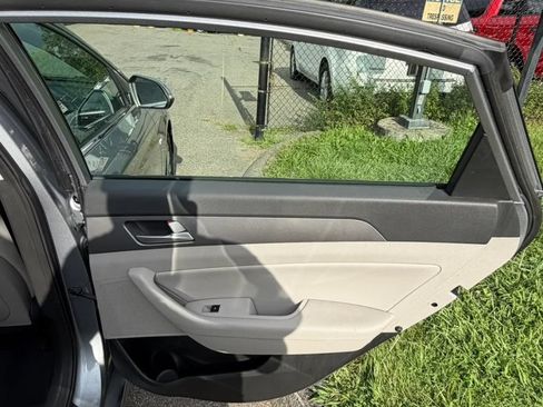 Used 2016 Hyundai Sonata SE FWD image 15