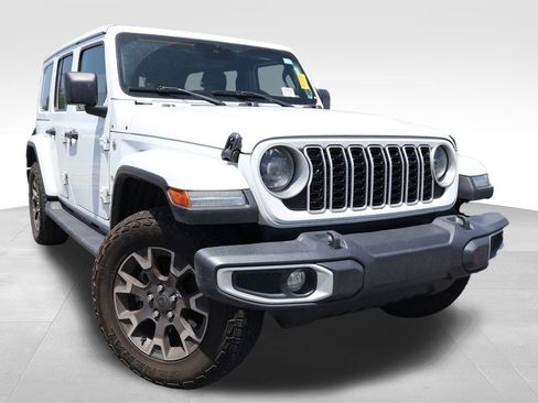 Used 2024 Jeep Wrangler Unlimited Sahara w/ Dual Top Group AWD/4WD image 11
