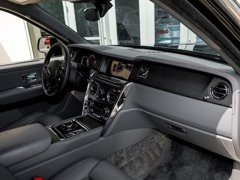 Certified 2023 Rolls-Royce Cullinan image 40