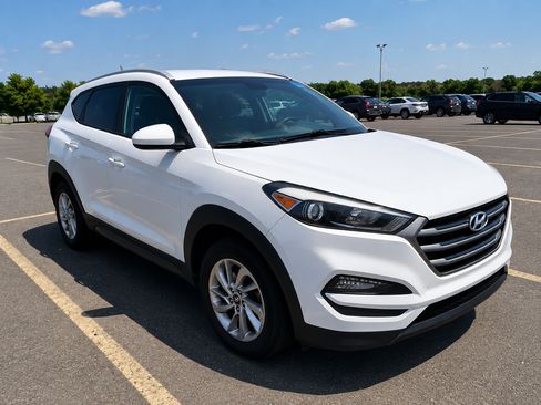 Used 2016 Hyundai Tucson SE w/ Option Group 02 AWD/4WD image 1