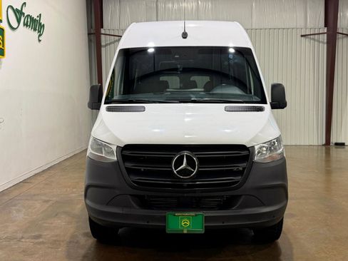 Used 2023 Mercedes-Benz Sprinter 2500 image 2