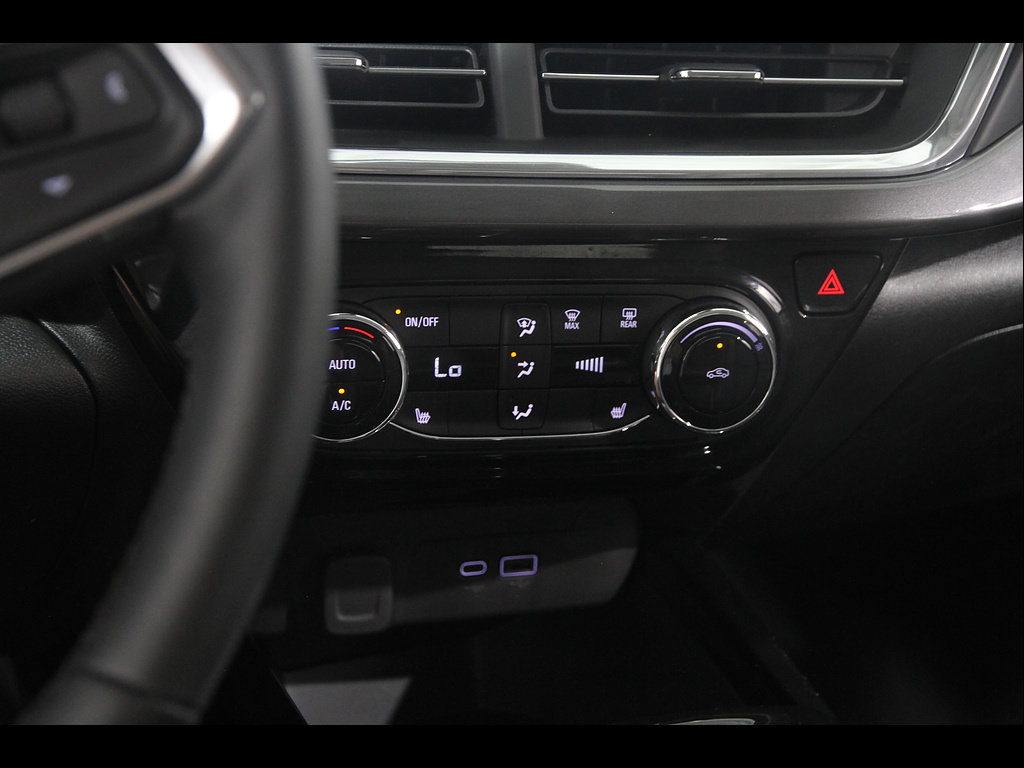 Certified 2024 Chevrolet Trax ACTIV FWD image 14