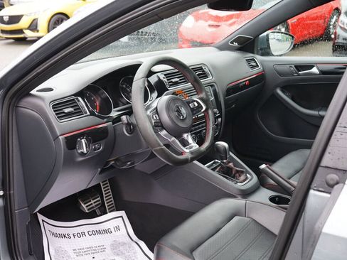 Used 2017 Volkswagen Jetta GLI image 11