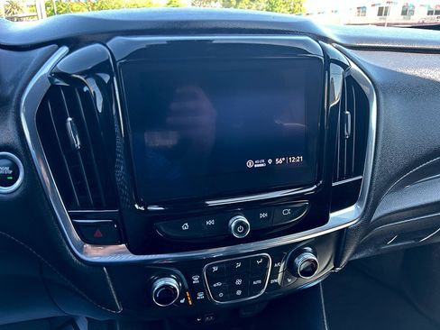 Used 2023 Chevrolet Traverse LT w/ LT Premium Package FWD image 13
