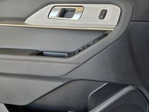 New 2025 Ford Explorer Active w/ Active Comfort Package image 17