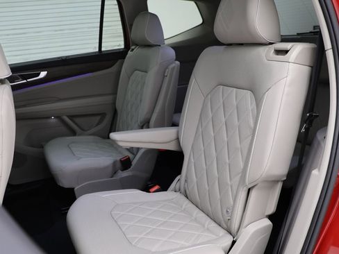 Used 2025 Volkswagen Atlas SEL Premium R-Line image 15