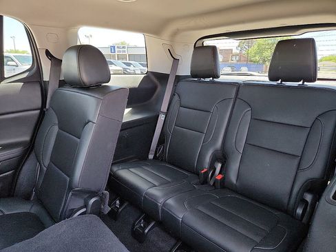 Used 2023 GMC Acadia SLT FWD image 5