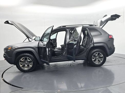 Used 2019 Jeep Cherokee Trailhawk AWD/4WD image 68