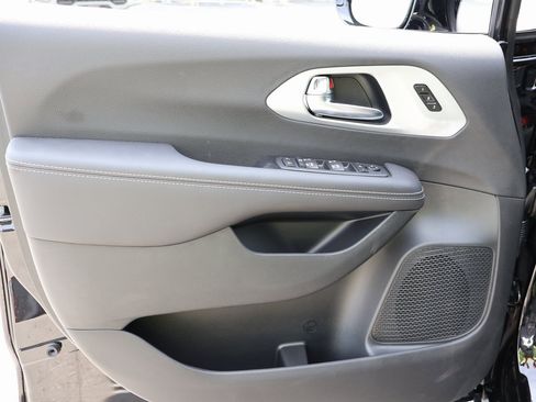 New 2026 Chrysler Pacifica Limited w/ S Appearance Package image 20