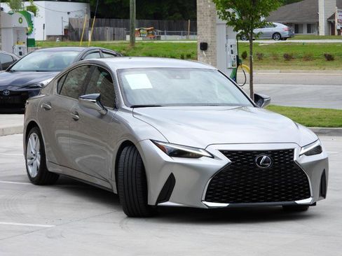 Used 2022 Lexus IS 300 RWD image 8