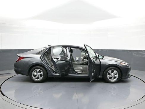 Certified 2021 Hyundai Elantra SE FWD image 41