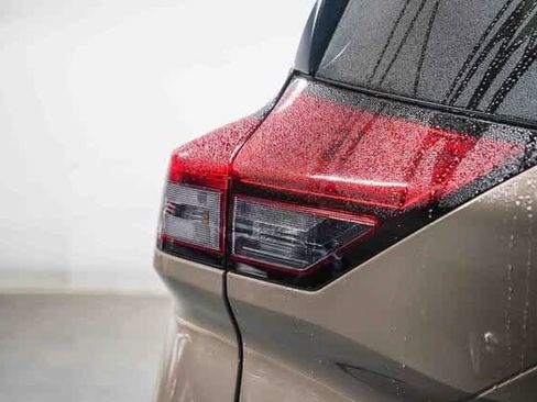 Used 2025 Nissan Rogue SV image 11