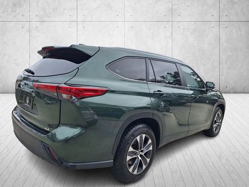 Used 2023 Toyota Highlander XLE image 5