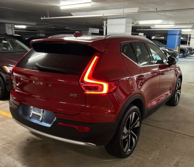 Used 2024 Volvo XC40 B5 Plus w/ Protection Package Premier AWD/4WD image 12