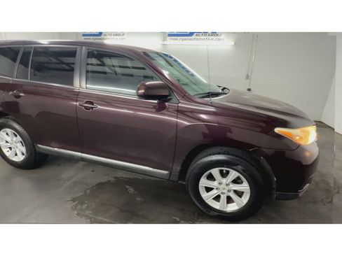 Used 2012 Toyota Highlander FWD image 2