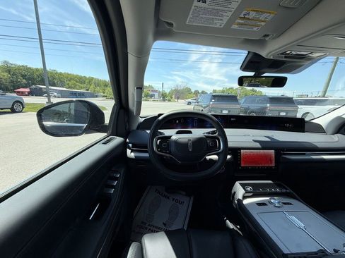 New 2026 Lincoln Navigator L Premier AWD/4WD image 14