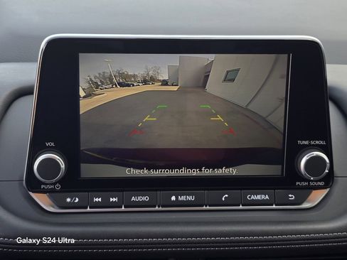 Used 2025 Nissan Rogue S image 27