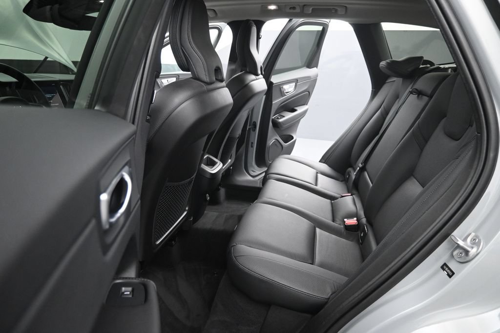 Certified 2024 Volvo XC60 B5 Plus AWD/4WD image 20