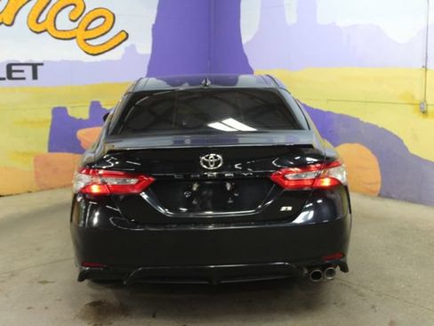 Used 2018 Toyota Camry SE FWD image 7